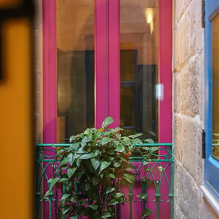 150 Years Old Maltese Townhouse: Dar Emanuela * Cospicua