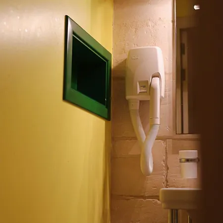 150 Years Old Maltese Townhouse: Dar Emanuela * Cospicua